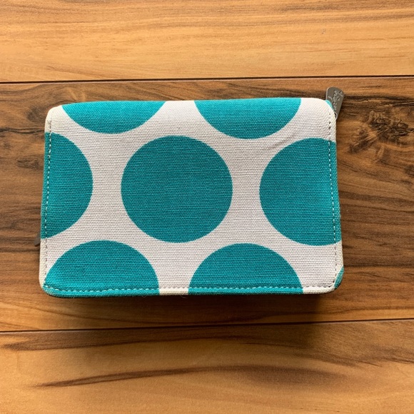 thirty-one Handbags - ❄️ Thirty-one big dots wallet